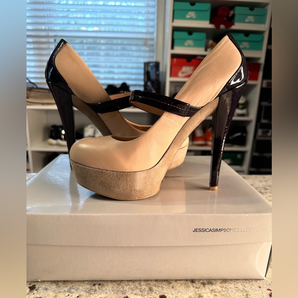 Women’s Jessica Simpson 6 inch heels. Size 9.5. Minor wear.